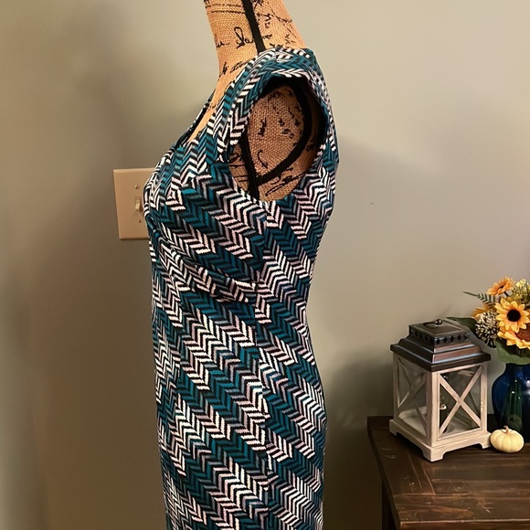 White House Black Market dress size 4. NWT. - Picture 10 of 15